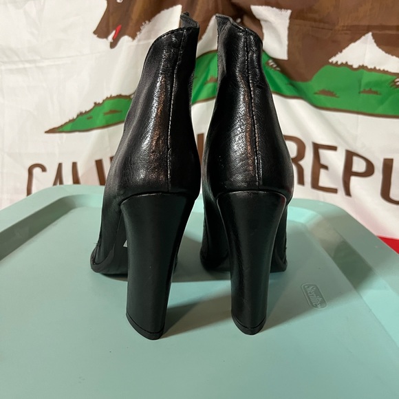 Like new Charles david snakeskin black booties - Picture 3 of 6